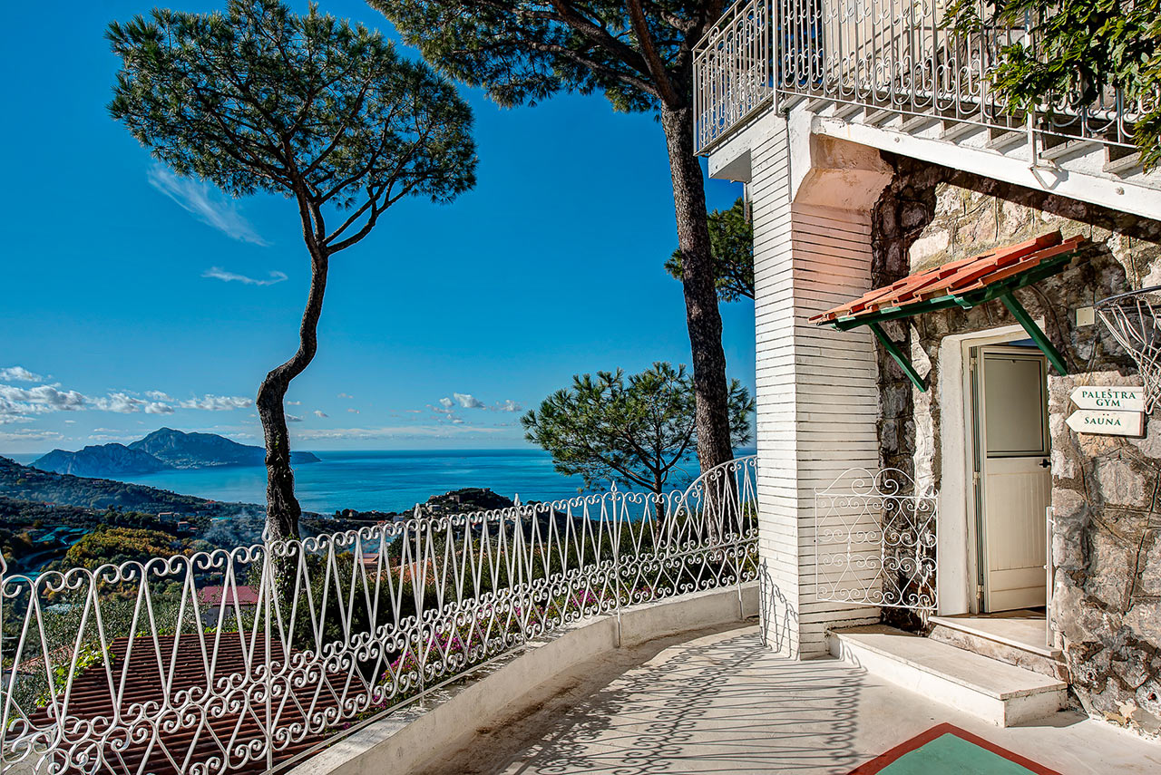 Terrazzo e area basket - Villa Sole di Capri